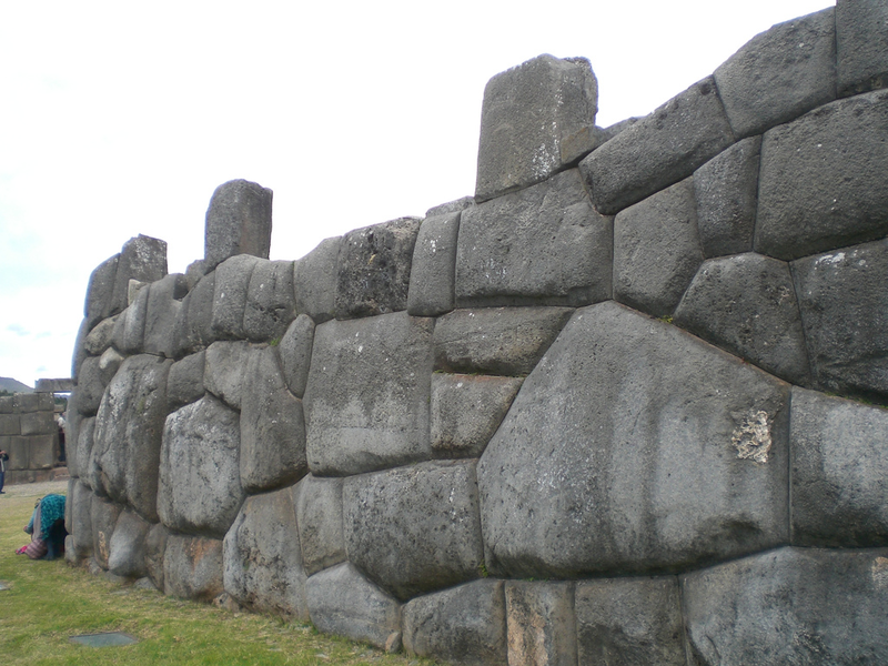 Illustration for article titled Who built these structures? Could it be . . . aliens?